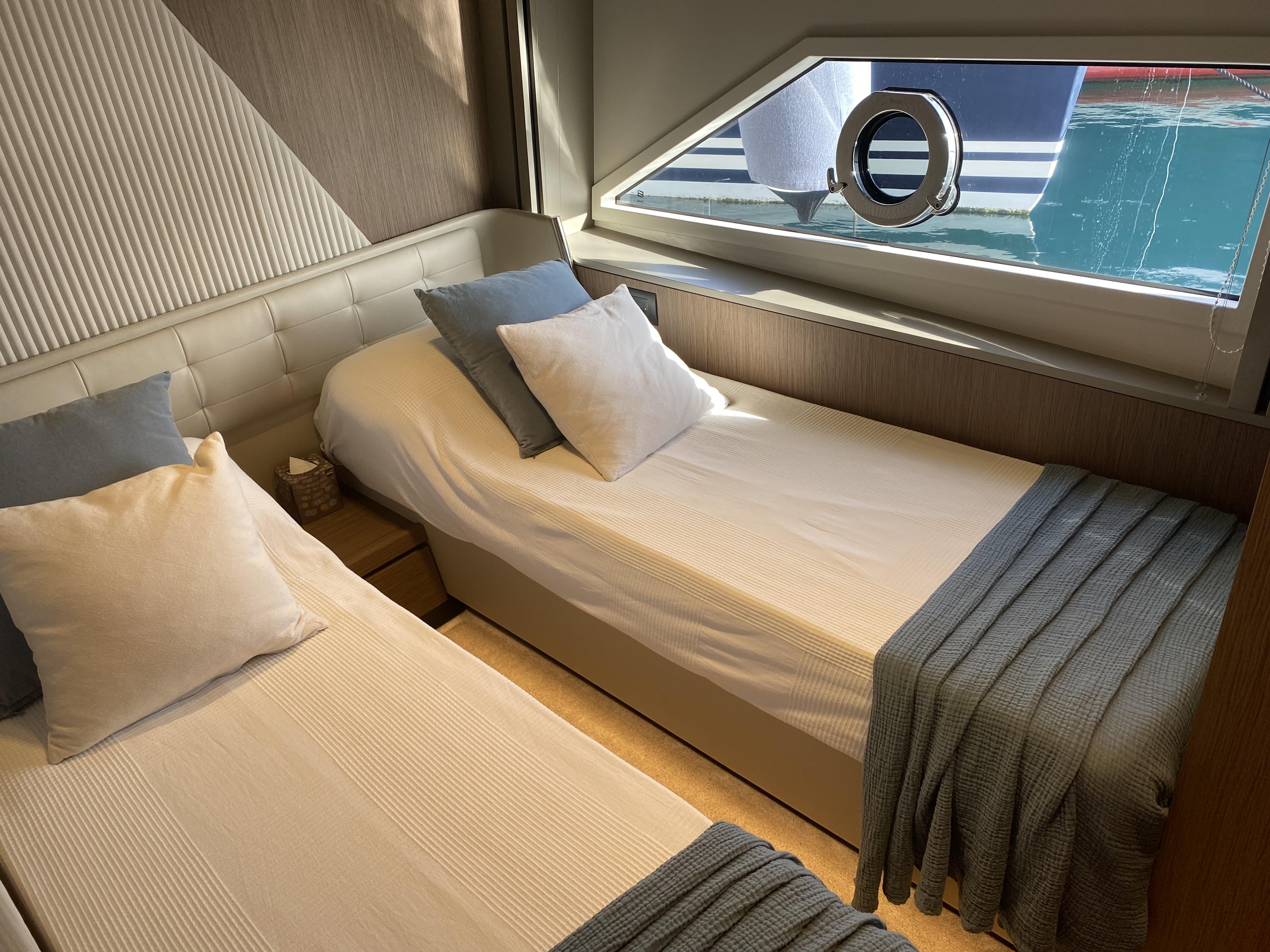 2022 FERRETTI YACHTS 720 